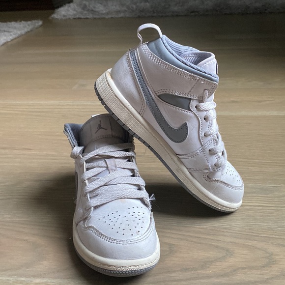 high top jordans. - Picture 4 of 4